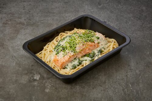 zalmfilet-met-witte-wijnsaus-spinaziepuree-en-wortel.jpg